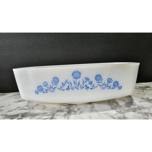 Adorable Vintage Federal Glass Blue Daisy 9.5" Bread Pan Milk Glass - Picture 1 of 12